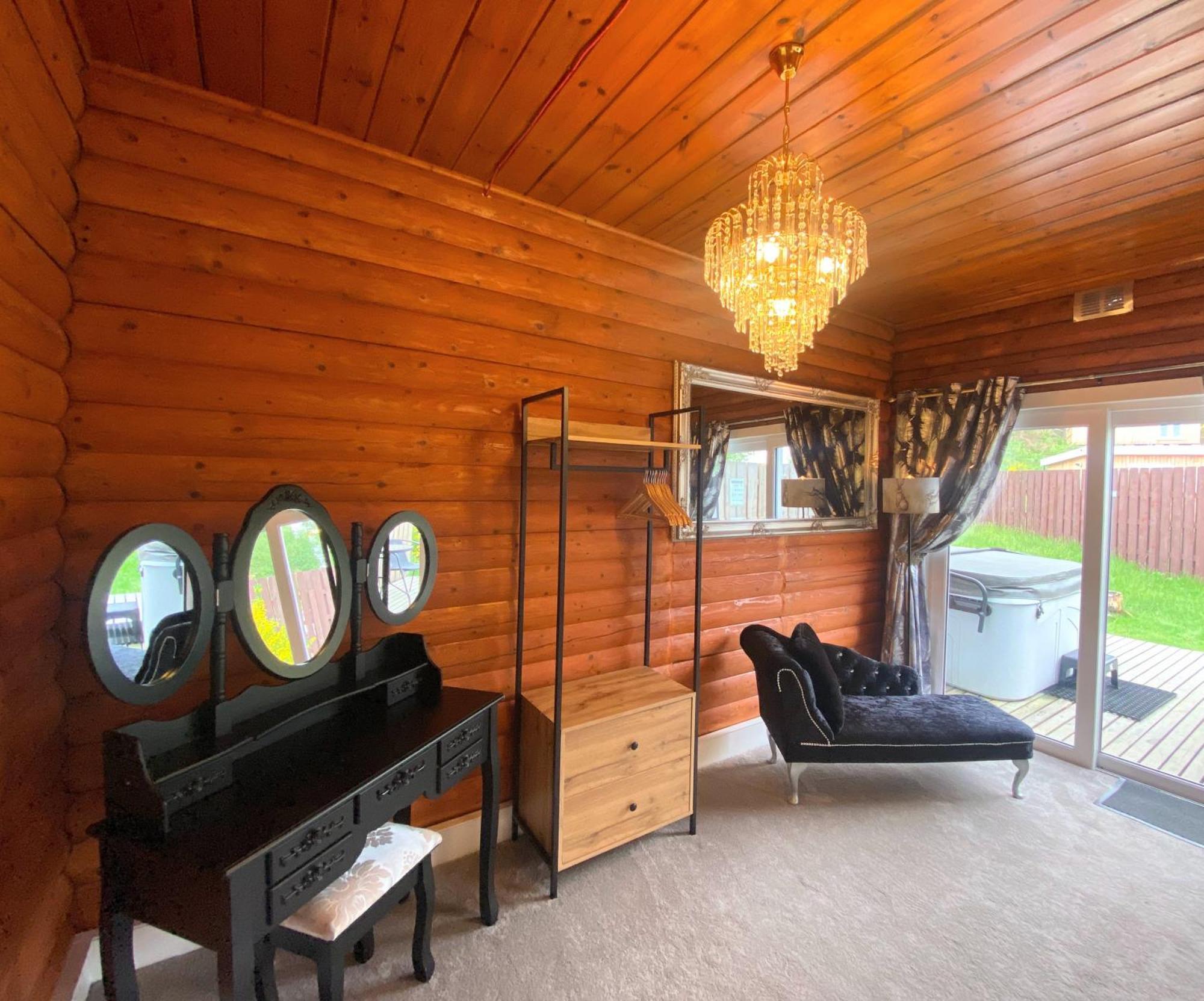 Lodge Kaoglen Warren - Pet Friendly - Hot Tub - Cairngorms *